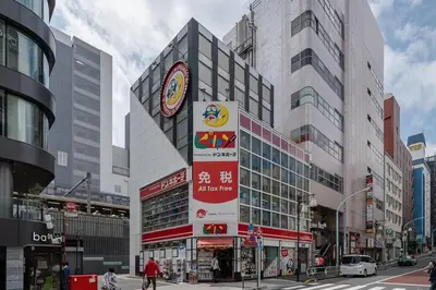 a busy city street with tall buildings at \u5927\u585a\u99c51\u5206\uff01\u6c60\u888b\u30a8\u30ea\u30a2\uff01\u30b0\u30eb\u30fc\u30d7\u65c5\u884c\u306b\u6700\u9069 in Tokyo