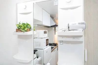 a white kitchen with white cabinets and a sink at \u5927\u585a\u99c51\u5206\uff01\u6c60\u888b\u30a8\u30ea\u30a2\uff01\u30b0\u30eb\u30fc\u30d7\u65c5\u884c\u306b\u6700\u9069 in Tokyo