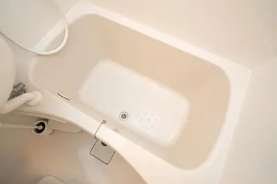 a bathtub with a sink in the middle at ZAITO Tokyo Luna Lane Inn \u83ca\u5ddd\u99c5\u304b\u3089\u5f92\u6b695\u5206 in Tokyo