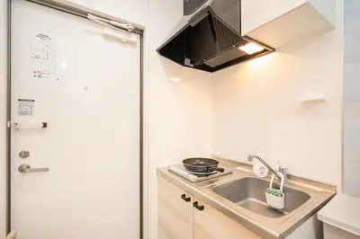 a small kitchen with a sink and a stove at ZAITO Tokyo Luna Lane Inn \u83ca\u5ddd\u99c5\u304b\u3089\u5f92\u6b695\u5206 in Tokyo