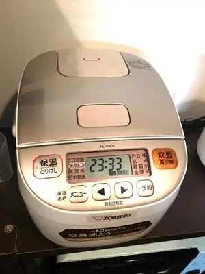 an electronic scale sitting on top of a shelf at 新宿顶级奢华三层独栋别墅/车站5分钟/儿童房/8人 in Tokyo