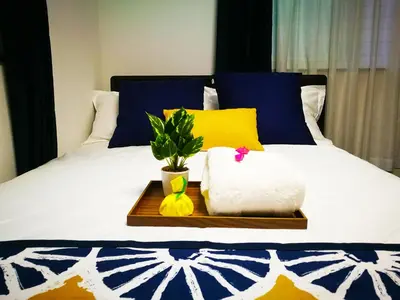 a bed with a wooden tray with a plant on it at 新宿顶级奢华三层独栋别墅/车站5分钟/儿童房/8人 in Tokyo