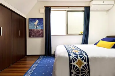 a bedroom with a large bed and a window at 新宿顶级奢华三层独栋别墅/车站5分钟/儿童房/8人 in Tokyo