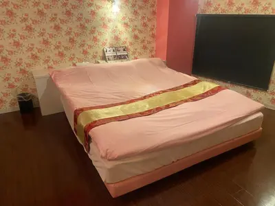 a large bed in a bedroom with at \u30db\u30c6\u30eb\u30d5\u30a9\u30fc\u30e9\u30e0 in Tokyo