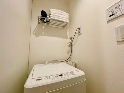 a small bathroom with a washing machine and towels at SALON\u6e0b\u8c374B in Tokyo