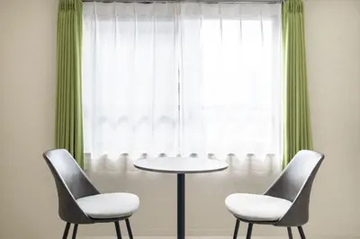 a table and two chairs in front of a window at \u30e9\u30a6\u30ec\u30a2\u30bf\u30ef\u30fc\u6c60\u888b in Tokyo