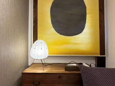 a lamp on top of a wooden dresser next to a painting at \u4e0a\u91ce\u6d45\u8349\u9280\u5ea7\u8fd1\u3044 \u5c71\u624b\u7dda\u5fa1\u5f92\u753a\u99c53\u5206 \u30a2\u30e1\u6a2a3\u5206 \u4e0a\u91ce\u99c510\u5206 \u4e0a\u91ce\u5e83\u5c0f\u8def\u99c53\u5206 \u6e6f\u5cf6\u99c52\u5206 2-4\u4eba \u30ec\u30c8\u30ed\u548c\u98a8\u7573\u5bdd\u5ba4 in Tokyo