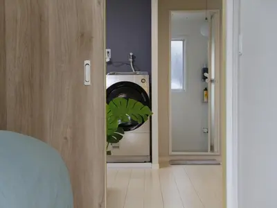 a room with a washing machine with a plant in it at \u6e21\u9089\u30d3\u30eb in Tokyo