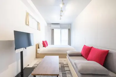 a living room with a couch and a bed at Felice\u68ee\u4e0b in Tokyo