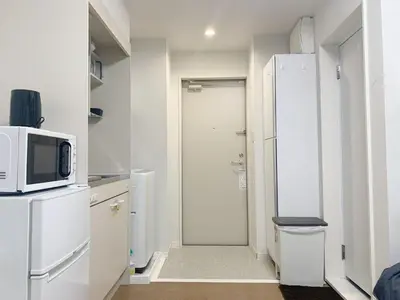 a kitchen with a white refrigerator and a microwave at JR t akadababa subway 5 mins walk! Newly building \u65b0\u7bc9! \u9ad8\u7530\u99ac\u5834\u99c5 \u5f92\u6b69\u570f\u5185\u5927\u4eba\u6c17! Shinjuku\u65b0\u5bbf\u5708!\u9ad8\u901f\u65e0\u9650\u5236Wi-FI! B2 in Tokyo