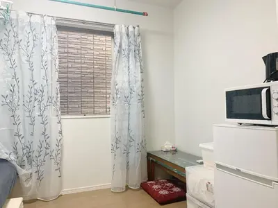 a kitchen with a window and a microwave at JR t akadababa subway 5 mins walk! Newly building \u65b0\u7bc9! \u9ad8\u7530\u99ac\u5834\u99c5 \u5f92\u6b69\u570f\u5185\u5927\u4eba\u6c17! Shinjuku\u65b0\u5bbf\u5708!\u9ad8\u901f\u65e0\u9650\u5236Wi-FI! B2 in Tokyo