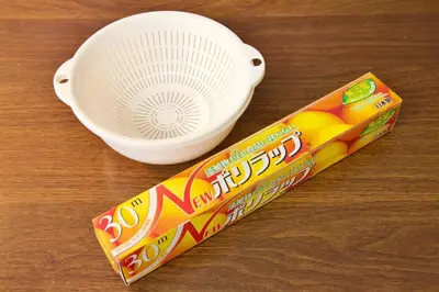 a box of orange juice next to a white cup at \u5927\u4e95\u753a\u30a2\u30d1\u30fc\u30c8\u30e1\u30f3\u30c8\u30db\u30c6\u30eb\u8c4a\u5f37\u30d3\u30eb in Tokyo