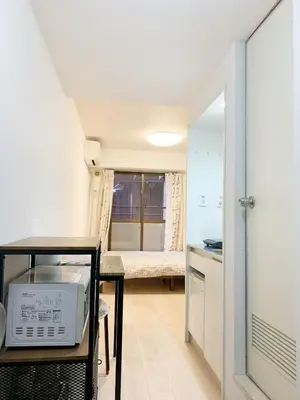 a small kitchen with a table and a microwave at Shinjuku Center\u65b0\u5bbf\u4e2d\u5fc3! !Shinjuku Kabukicho! 3min walk! JR \u65b0\u5bbf!\u5730\u94c1\u7ad9\u6b65\u884c3\u5206! \u65b0\u5bbf\u6b4c\u821e\u4f0e!\u8457\u540d\u8fde\u9501\u5927\u578b\u516c\u5bd3!\u4e00\u5c4224\u5c0f\u65f6\u4fdd\u5b89\u5e38\u9a7b! 616 in Tokyo