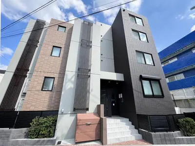 a tall building with a door in front of it at \u30a6\u30a7\u30eb\u30b9\u30af\u30a8\u30a2\u30a4\u30ba\u30e0\u65b9\u5357\u753a in Tokyo