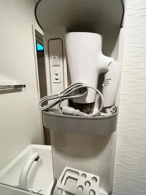 a bathroom with a toilet with a roll of toilet paper at \u30a2\u30f3\u30c9\u30b9\u30c6\u30a4\u4e0a\u9ad8\u75302\u4e01\u76ee in Tokyo