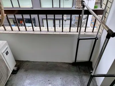 a balcony with a iron railing next to a window at Ueno\u4e0a\u91ce!Akihabara\u79cb\u8449\u539f!Asakusa \u6d45\u8349!3min walk to station!\u4ea4\u901a\u4fbf\u5229\u5730\u70b9\u7e41\u534e!\u9644\u8fd1\u7f8e\u98df!\u5546\u573a\u767e\u8d27\u904d\u5730! \u5e72\u6e7f\u5206\u79bb! \u667a\u80fd\u9a6c\u6876! \u9ad8\u901f\u65e0\u9650\u5236\u7f51\u8def! \u9ad8\u7ea7\u516c\u5bd3403 in Tokyo