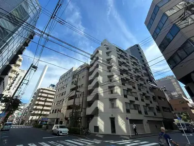 a tall building on a city street with buildings at Ikebukuro Center# Ikebukuro 5min walk#\u6c60\u888b\u4e2d\u5fc3\u5730\u5e26# \u6c60\u888b\u8f66\u7ad9\u6b65\u884c5\u5206#\u65e0\u9650\u5236wifi #\u6771\u5efa702 in Tokyo