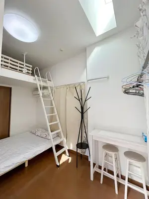 a room with a bunk bed and a desk and a ladder at Ikebukuro Center! Ikebukuro 6min walk!\u6c60\u888b\u4e2d\u5fc3\u5730\u5e26! \u6c60\u888b\u8f66\u7ad9\u6b65\u884c6\u5206!loft\u9601\u697c!\u516c\u5bd3\u5e72\u6e7f\u5206\u79bb! \u667a\u80fd\u9a6c\u6876! \u9ad8\u901f\u65e0\u9650\u5236\u7f51\u8def! 103 in Tokyo