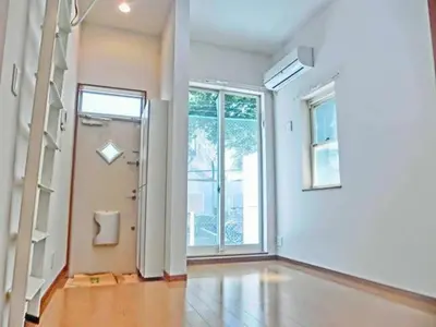 an empty room with a shower and a large window at Ikebukuro Center! Ikebukuro 6min walk!\u6c60\u888b\u4e2d\u5fc3\u5730\u5e26! \u6c60\u888b\u8f66\u7ad9\u6b65\u884c6\u5206!loft\u9601\u697c!\u516c\u5bd3\u5e72\u6e7f\u5206\u79bb! \u667a\u80fd\u9a6c\u6876! \u9ad8\u901f\u65e0\u9650\u5236\u7f51\u8def! 103 in Tokyo