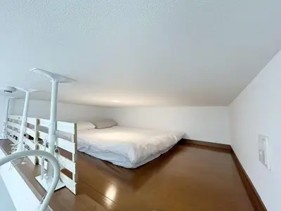 a bedroom with a bunk bed and a ladder at Ikebukuro Center! Ikebukuro 6min walk!\u6c60\u888b\u4e2d\u5fc3\u5730\u5e26! \u6c60\u888b\u8f66\u7ad9\u6b65\u884c6\u5206!loft\u9601\u697c!\u516c\u5bd3\u5e72\u6e7f\u5206\u79bb! \u667a\u80fd\u9a6c\u6876! \u9ad8\u901f\u65e0\u9650\u5236\u7f51\u8def! 103 in Tokyo