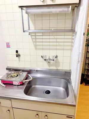 a sink in a small kitchen with a counter at Shinjuku Area!Nishi-Shinjuku Gochome subway 6 minutes walk! \u897f\u65b0\u5bbf\u4e94\u4e01\u76ee\u8f66\u7ad9\u6b65\u884c6\u5206\u949f! \u9ad8\u901f\u65e0\u9650\u5236WIFI 201 in Tokyo