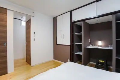 a bedroom with a bed and a sink and a mirror at \u5929\u7a7a\u6811\u8fd1\u5728\u54ab\u5c3a! \u6d45\u8349\u79cb\u53f6\u539f\u5708\u5185! \u6700\u8fd1\u5730\u94c1\u6b65\u884c3\u5206\u949f! Near Skytree Asakusa!station 3 mins walk !\u5e72\u6e7f\u5206\u79bb! \u667a\u80fd\u9a6c\u6876! \u9ad8\u901f\u65e0\u9650\u5236\u7f51\u8def! 3LDK! Skytree in Tokyo