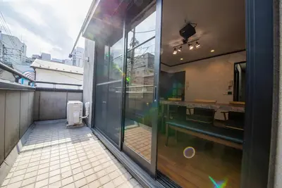 a balcony with a view of a bathroom on a building at la3 hotel annex \u65b0\u5bbf\u4e09\u968e\u5efa\u3066\u4e00\u8ed2\u5bb6 in Tokyo