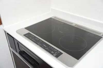a microwave with a control panel on top of it at la3 hotel annex \u65b0\u5bbf\u4e09\u968e\u5efa\u3066\u4e00\u8ed2\u5bb6 in Tokyo