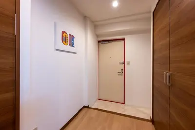 an empty room with a door and a hallway at LUANAHOTEL IN SINNAKANO in Tokyo