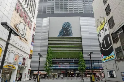 a building with a lion on the side of it at \u30ac\u30a4\u30a2\u6b4c\u821e\u4f0e\u753a\u58f1\u756a\u9928602 in Tokyo