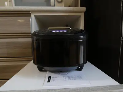 a black appliance sitting on top of a kitchen counter at NEW_OPEN\u65b0\u5bbf\u30a8\u30ea\u30a2\u30fb\u5bb6\u65cf\u3084\u30b0\u30eb\u30fc\u30d7\u6700\u9069\u30fb\u5e0c\u5c11\u72ec\u7acbTOWNHOUSE\u3000 in Tokyo