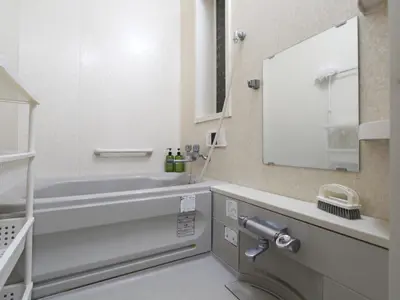 a white bathroom with a sink and a mirror at NEW_OPEN\u65b0\u5bbf\u30a8\u30ea\u30a2\u30fb\u5bb6\u65cf\u3084\u30b0\u30eb\u30fc\u30d7\u6700\u9069\u30fb\u5e0c\u5c11\u72ec\u7acbTOWNHOUSE\u3000 in Tokyo
