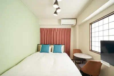 a bedroom with a bed and a window at \u30ac\u30fc\u30c7\u30f3\u5927\u585a in Tokyo
