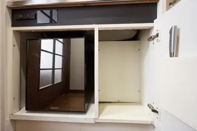 a mirror in a door in a room at \u30ac\u30fc\u30c7\u30f3\u5927\u585a in Tokyo
