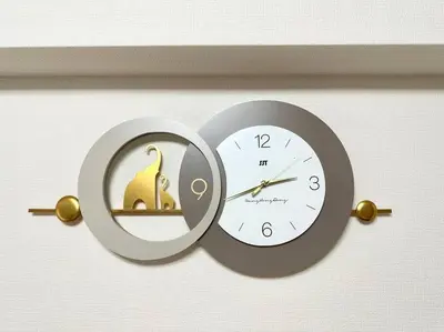 a clock and a mirror on a wall at K Shinjuku area-MAX 4p-\u65b0\u5bbf\u4e2d\u5fc3\u5730\u57df-\u6b65\u884c\u53ef\u5230\u65b0\u5bbf\u5927\u4e45\u4fdd\u6b4c\u821e\u4f0e\u753a-\u53ef\u4f4f4\u4eba in Tokyo