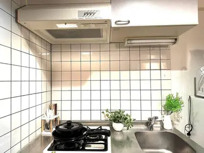 a kitchen with a stove and a sink at K Shinjuku area-MAX 4p-\u65b0\u5bbf\u4e2d\u5fc3\u5730\u57df-\u6b65\u884c\u53ef\u5230\u65b0\u5bbf\u5927\u4e45\u4fdd\u6b4c\u821e\u4f0e\u753a-\u53ef\u4f4f4\u4eba in Tokyo
