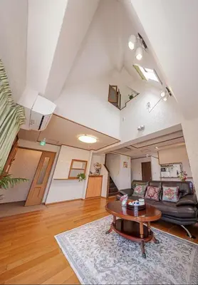a living room with a couch and a table at \u53f0\u6771\u533a\u5e83\u3005\u5439\u304d\u629c\u3051\u30ea\u30d3\u30f3\u30b0\u306e\u30e1\u30be\u30cd\u30c3\u30c8\u30bf\u30a4\u30d7\u306e\u304a\u5bb6 in Tokyo