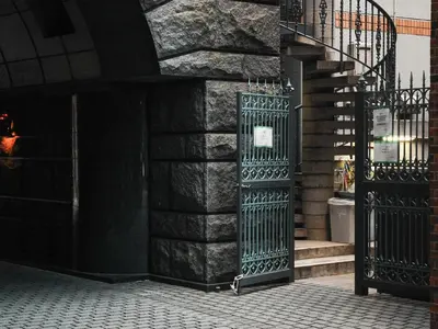 a green gate in a building with a staircase at \u30b5\u30f3\u30e2\u30fc\u30eb\u30af\u30ec\u30b9\u30c8202 in Tokyo