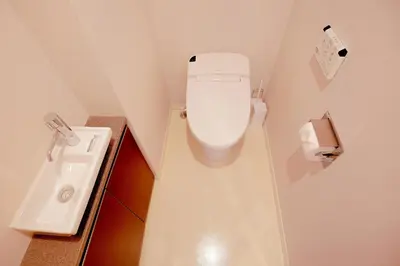 a small bathroom with a toilet and a sink at 10min walk to Shinjuku YEoE-2 in Tokyo