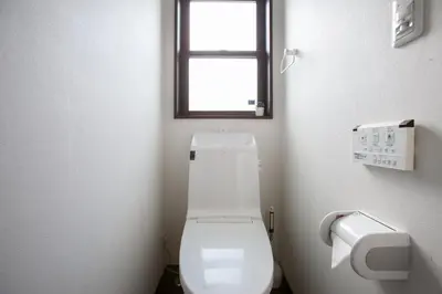 a bathroom with a white toilet with a window at ks\u897f\u65e9\u7a32\u7530 in Tokyo
