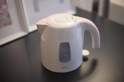 a white electric kettle sitting on a table at Trym\u62bc\u4e0a in Tokyo