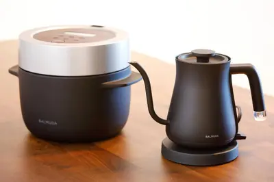 a blender and a coffee maker on a table at MAT Oshiage in Tokyo