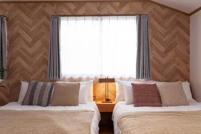 two beds in a room with a window at \u5317\u65b0\u5bbf1-11-10 in Tokyo