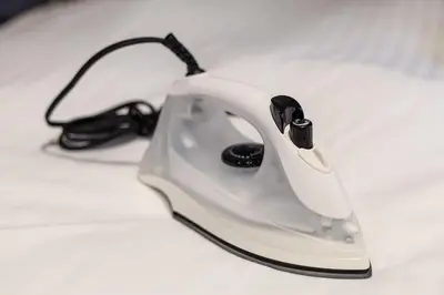 a white computer mouse sitting on top of a table at R\u30ca\u30ec\u30c3\u30b8\u4e21\u56fd bldg in Tokyo