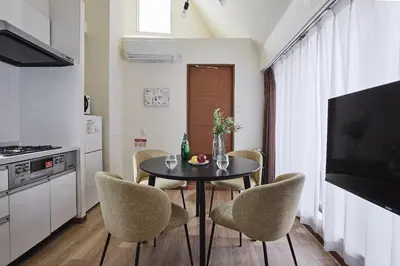 a small kitchen with a table and chairs in a room at \u30b0\u30e9\u30ca\u30fc\u30c9\u516d\u672c\u6728 in Tokyo