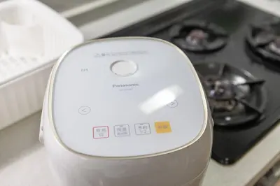 a close up of an electronic device on a stove at \u30b0\u30e9\u30ca\u30fc\u30c9\u516d\u672c\u6728 in Tokyo
