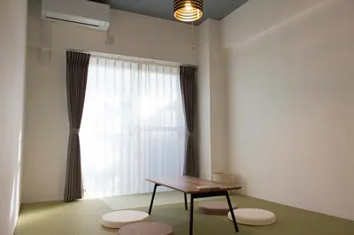 a room with a table in front of a window at \u30d5\u30ed\u30fc\u30ea\u30c3\u30b7\u30e521 in Tokyo