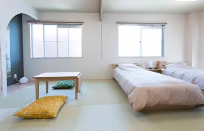 a bedroom with two beds and a table and two windows at \u30d1\u30eb\u30c6\u30e9\u30b9\u5bcc\u58eb\u898b in Tokyo