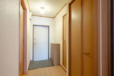 a hallway with a door leading to a room at DeLCCS\u543e\u59bb\u6a4bIII in Tokyo