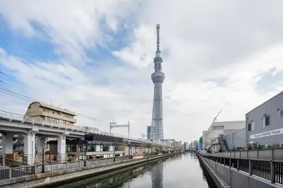 a view of a river with a tower in the background at DeLCCS\u543e\u59bb\u6a4bIII in Tokyo